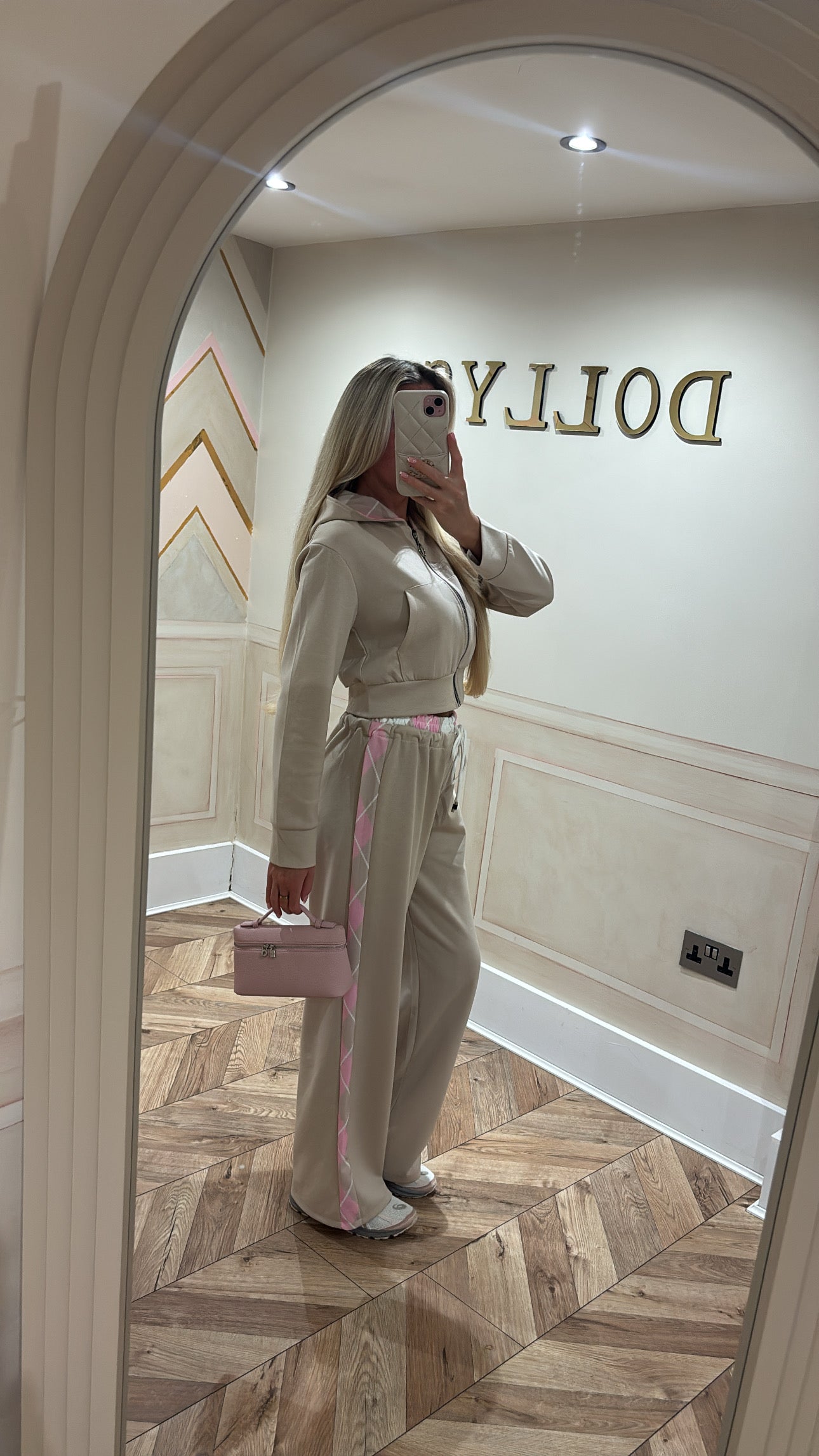 Chequered hood lounge set