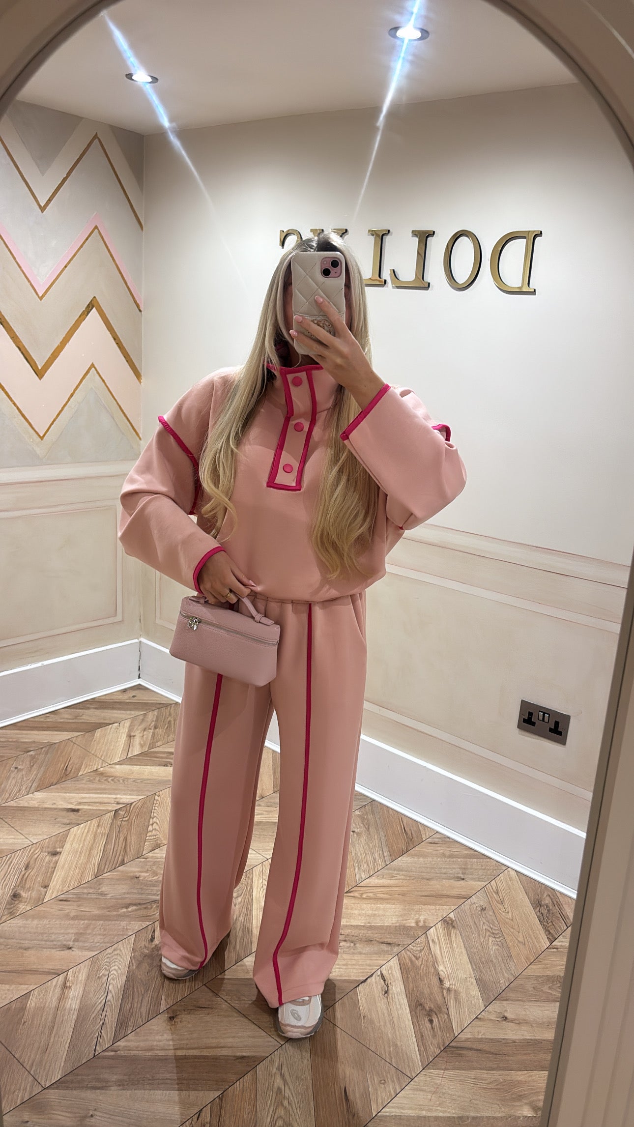 Pink piping button lounge set￼