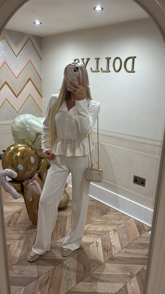 Button frill lounge set