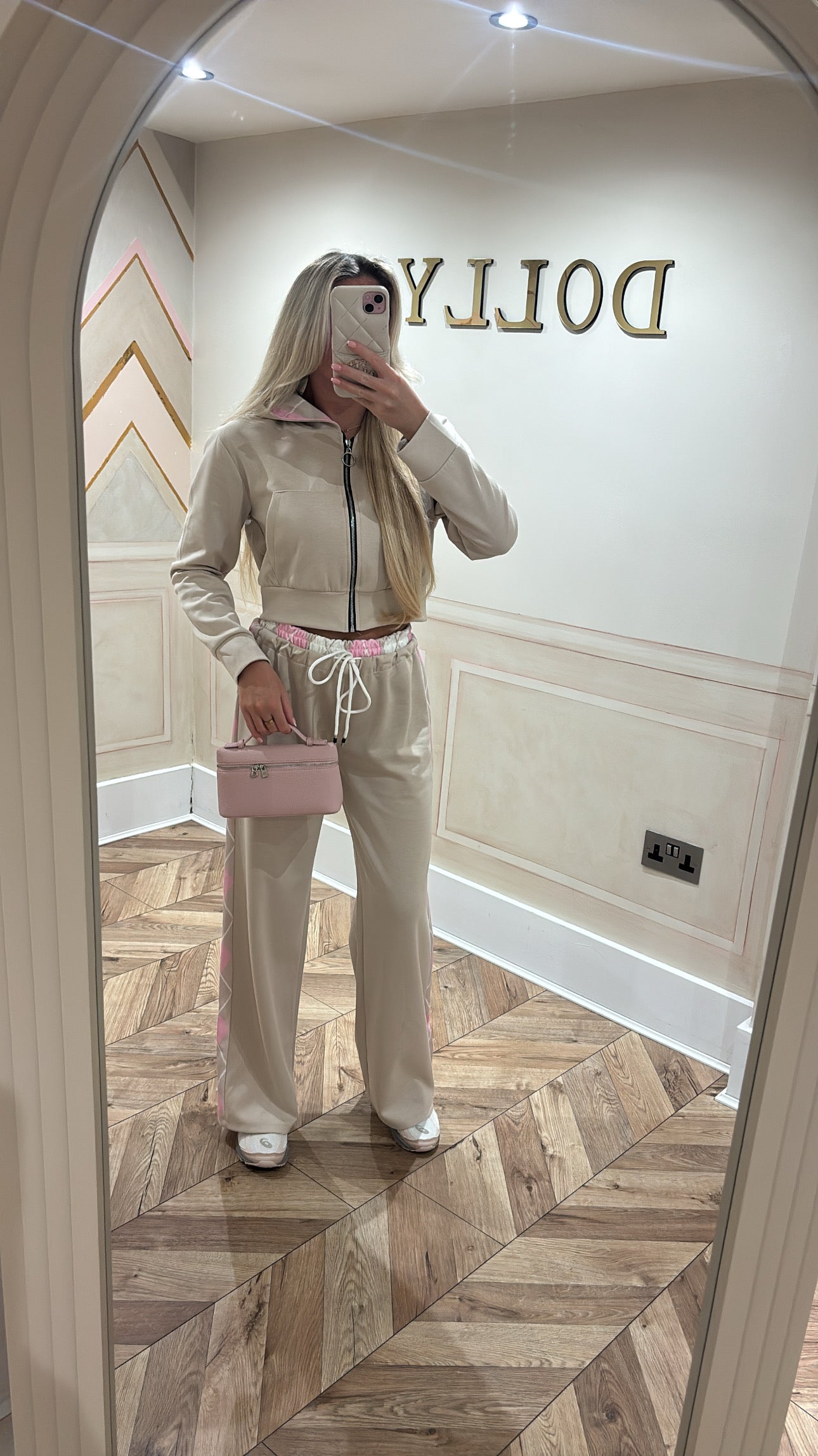 Chequered hood lounge set