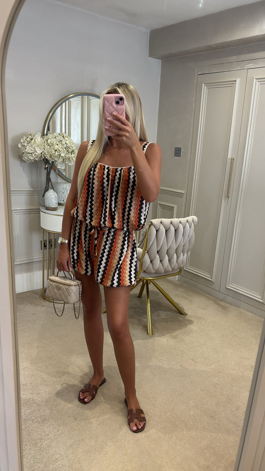 Zig zag puff ball short set