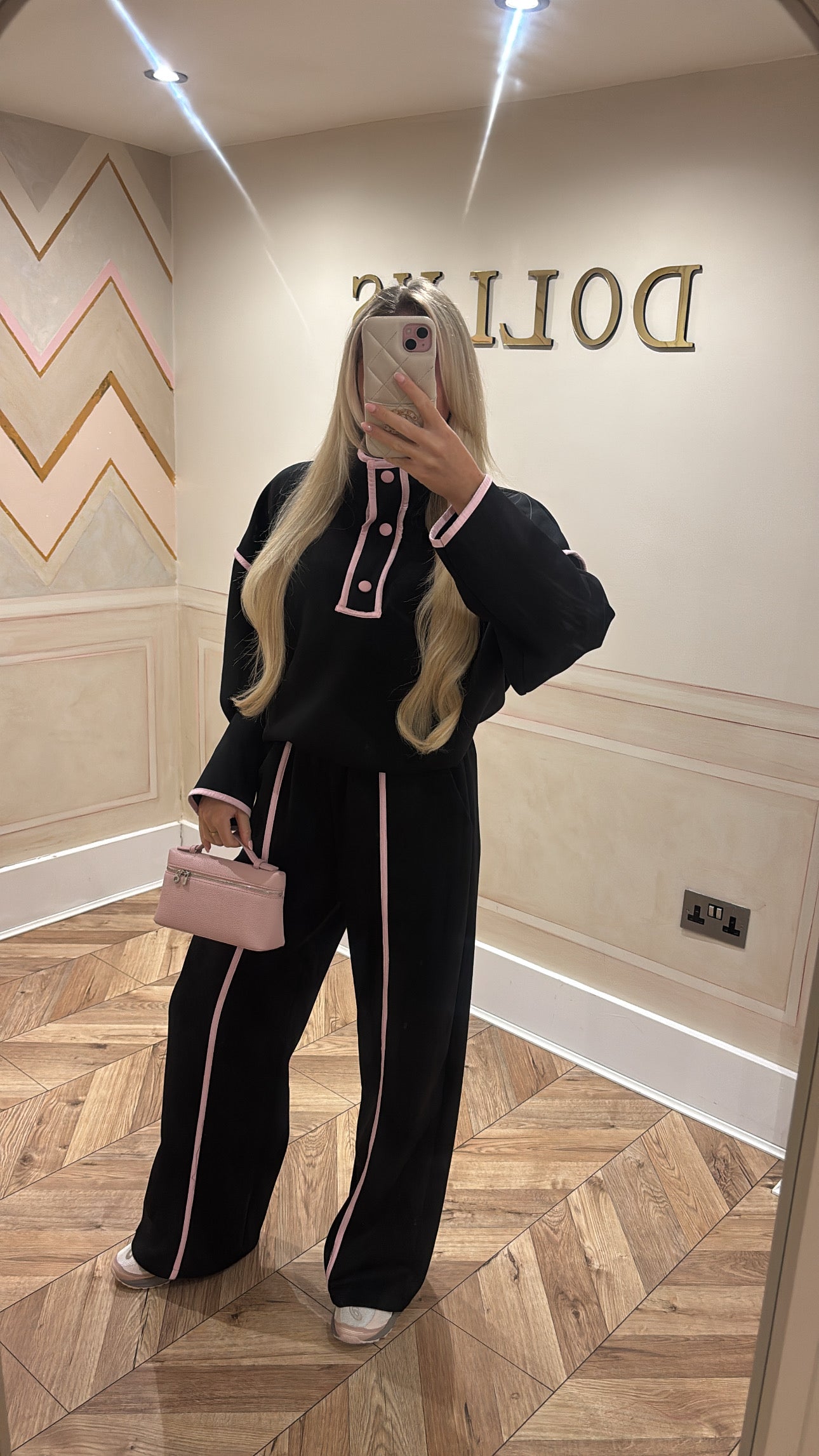 Pink piping button lounge set￼