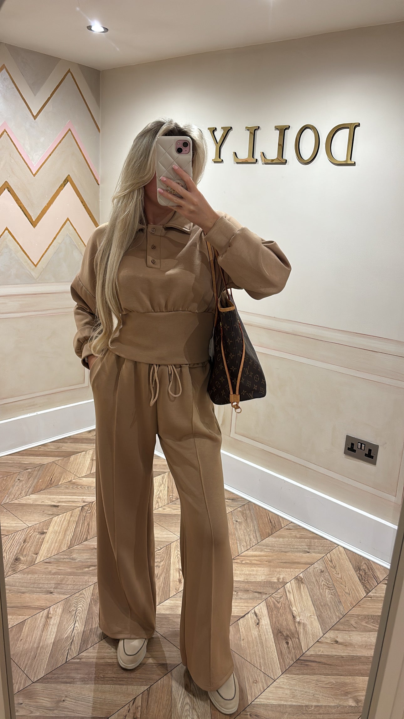 Button collar lounge set
