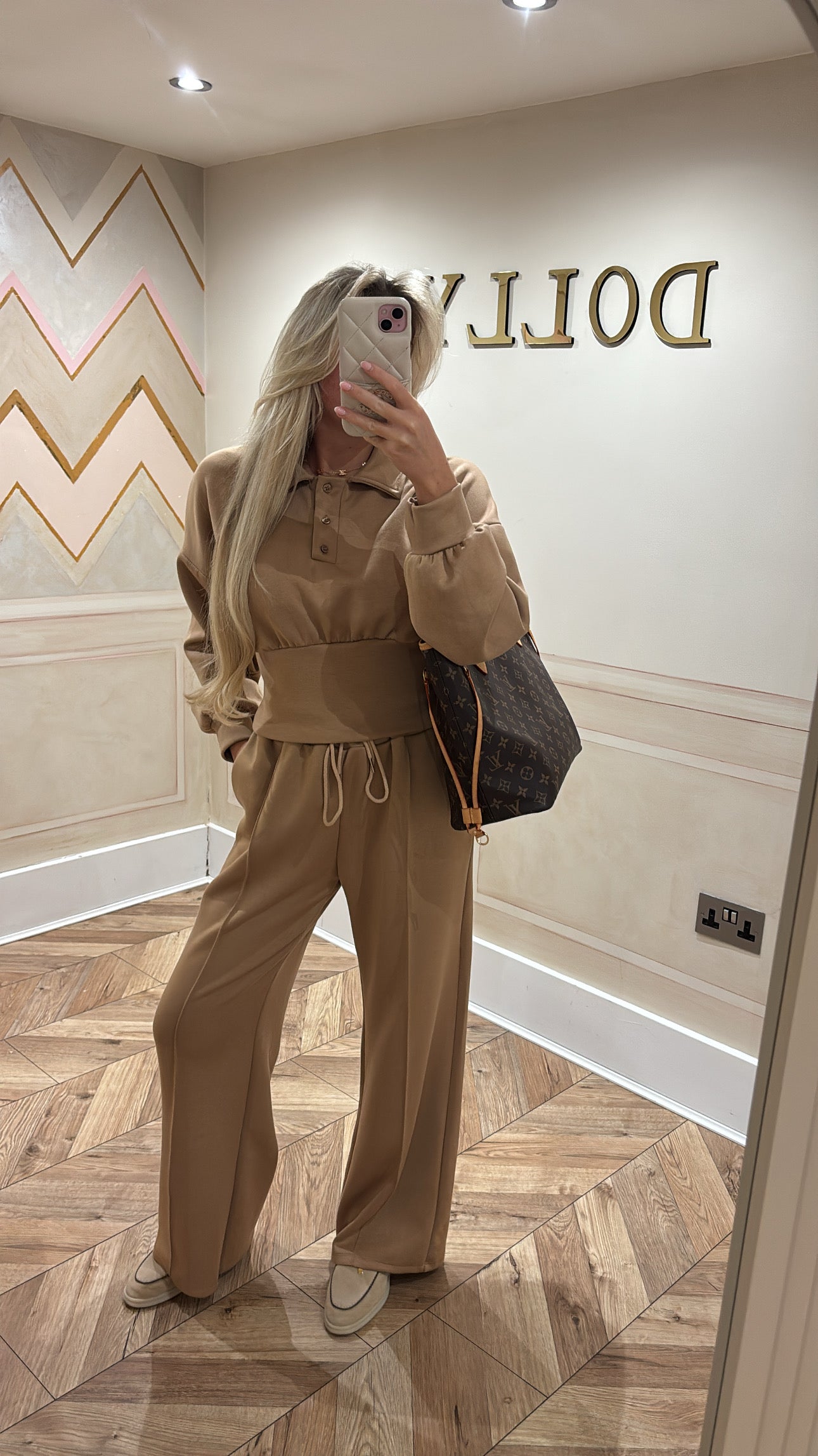Button collar lounge set