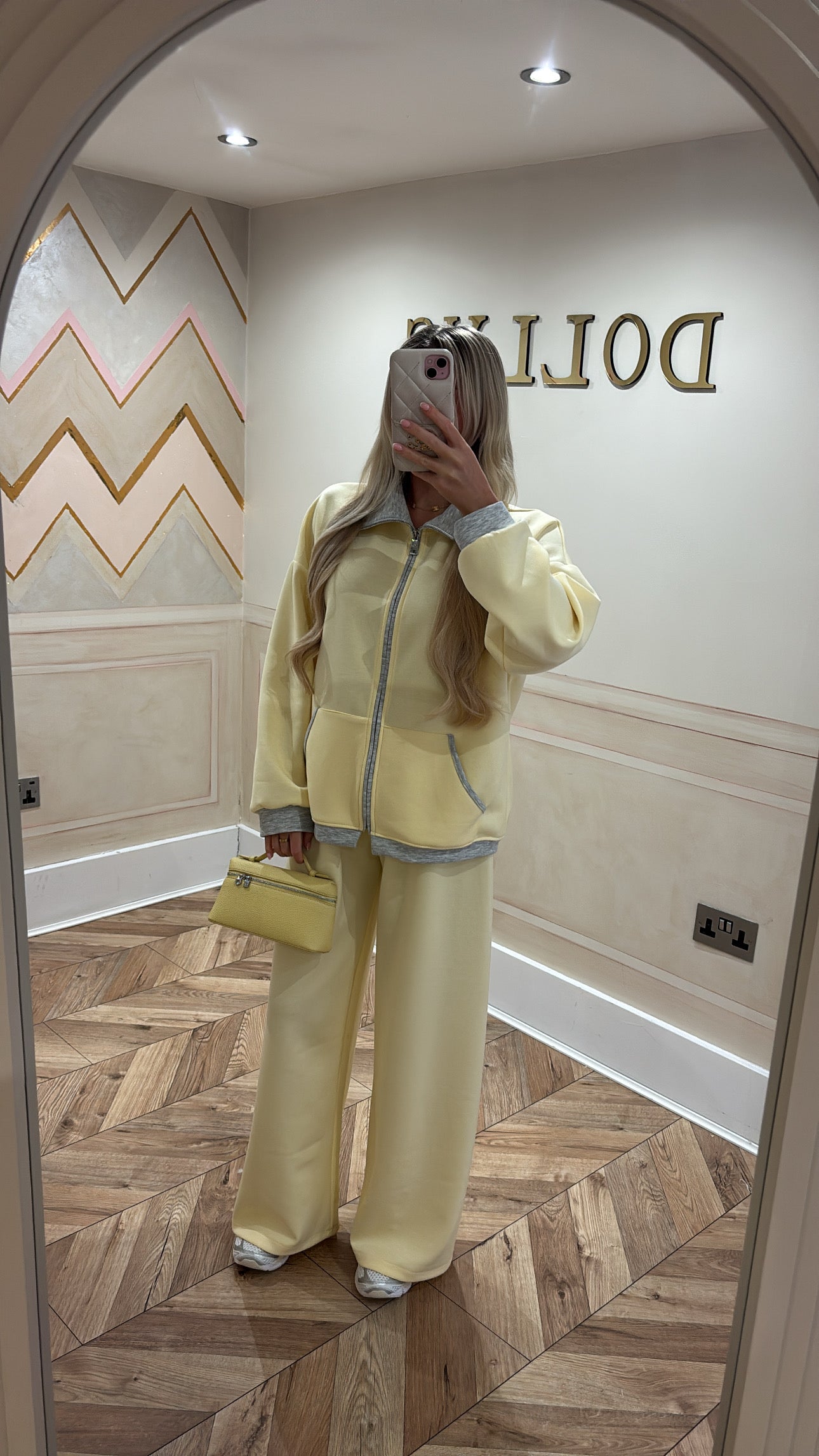Yellow trim lounge set