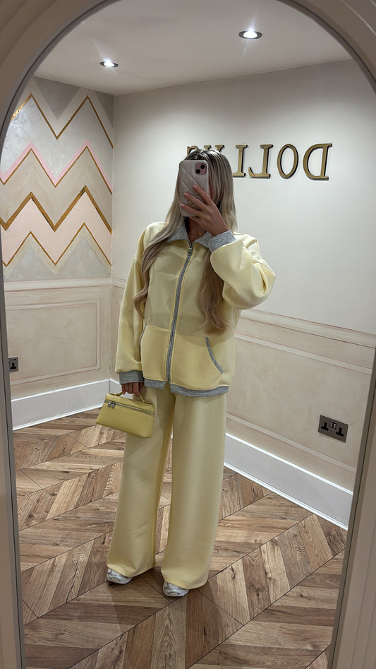 Yellow trim lounge set